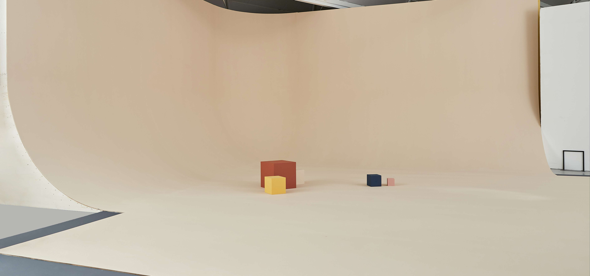 CYCLORAMA_001_CROP